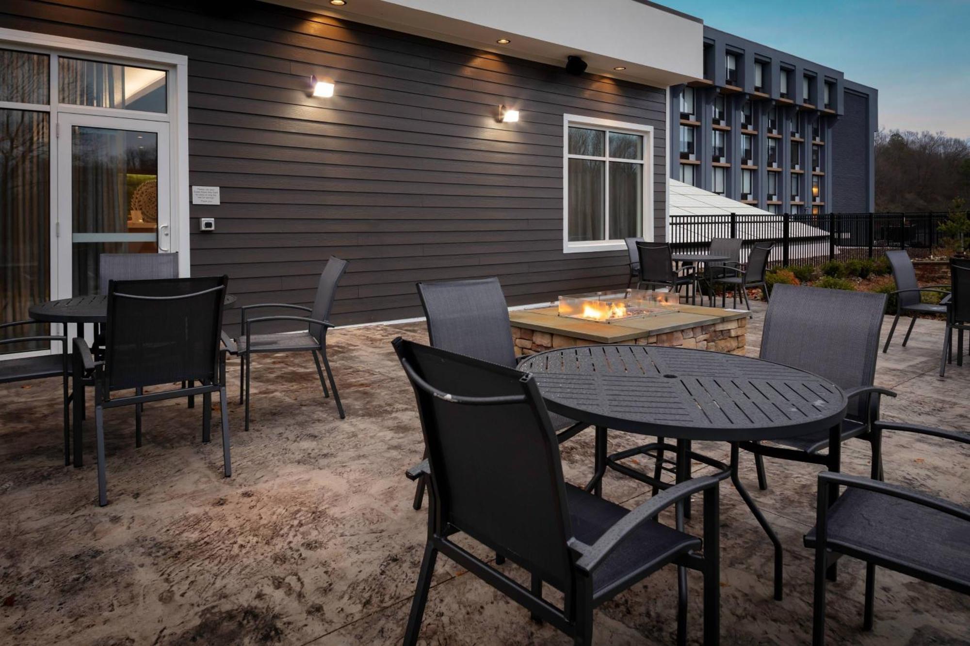 Fairfield Inn & Suites Springfield Enfield Exterior foto